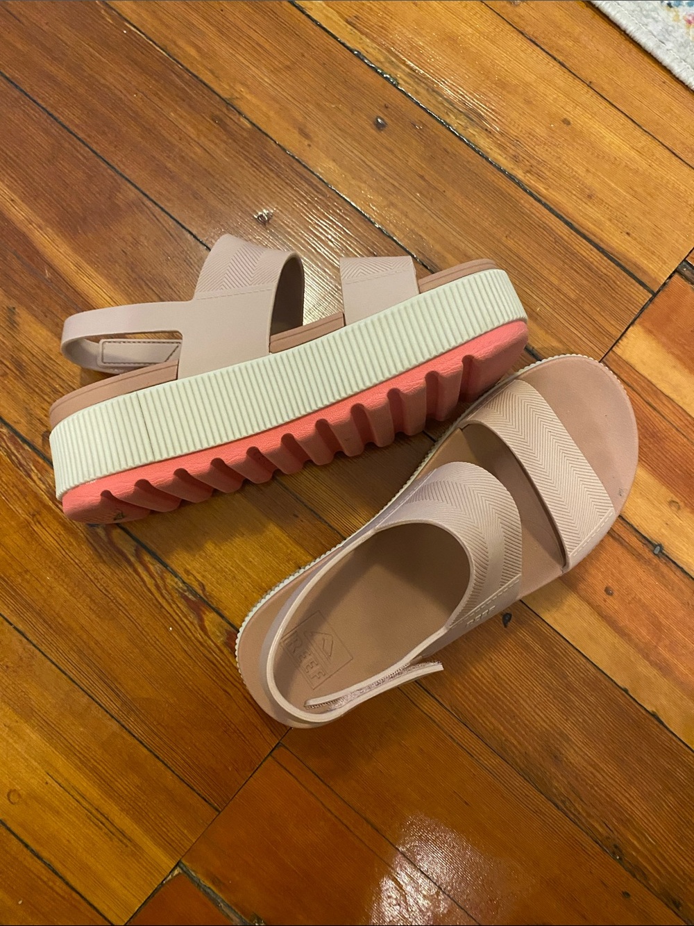 Reef Women’s Platform Sandals in Blush and Coral Size 8